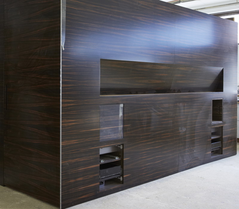 Begehbarer Kleiderschrank mit Furnieroberflche