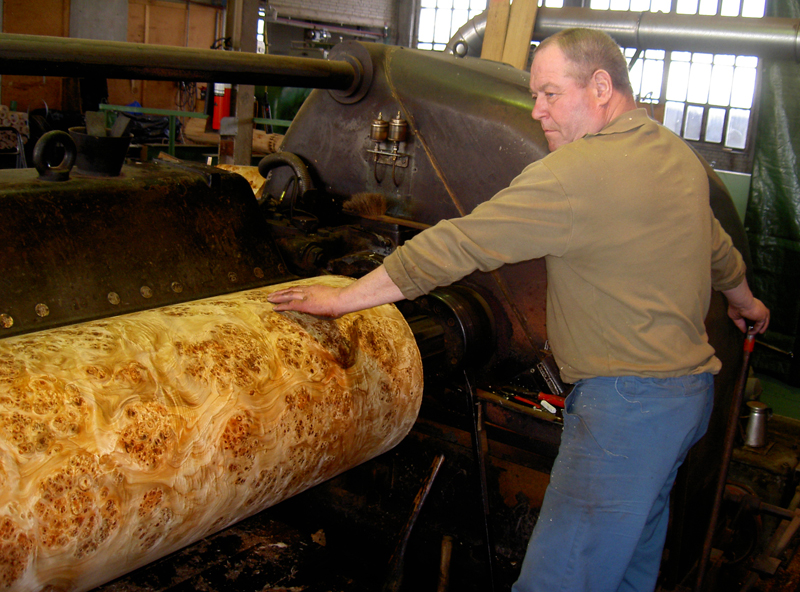 Messern (schlen) von Holz