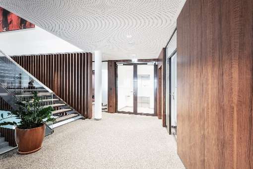 Bild 2: …ziert jetzt die Rumlichkeiten der Raiffeisenbank Bischofshofen. Foto: IFN/M. Kaindl OG