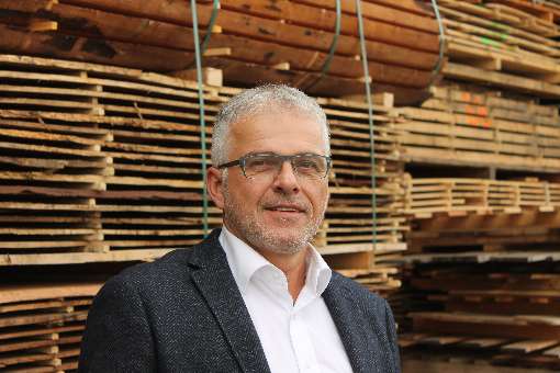 Photo 1: Axel Groh, chairman of the board of directors of Initiative Furnier + Natur e.V. (IFN)