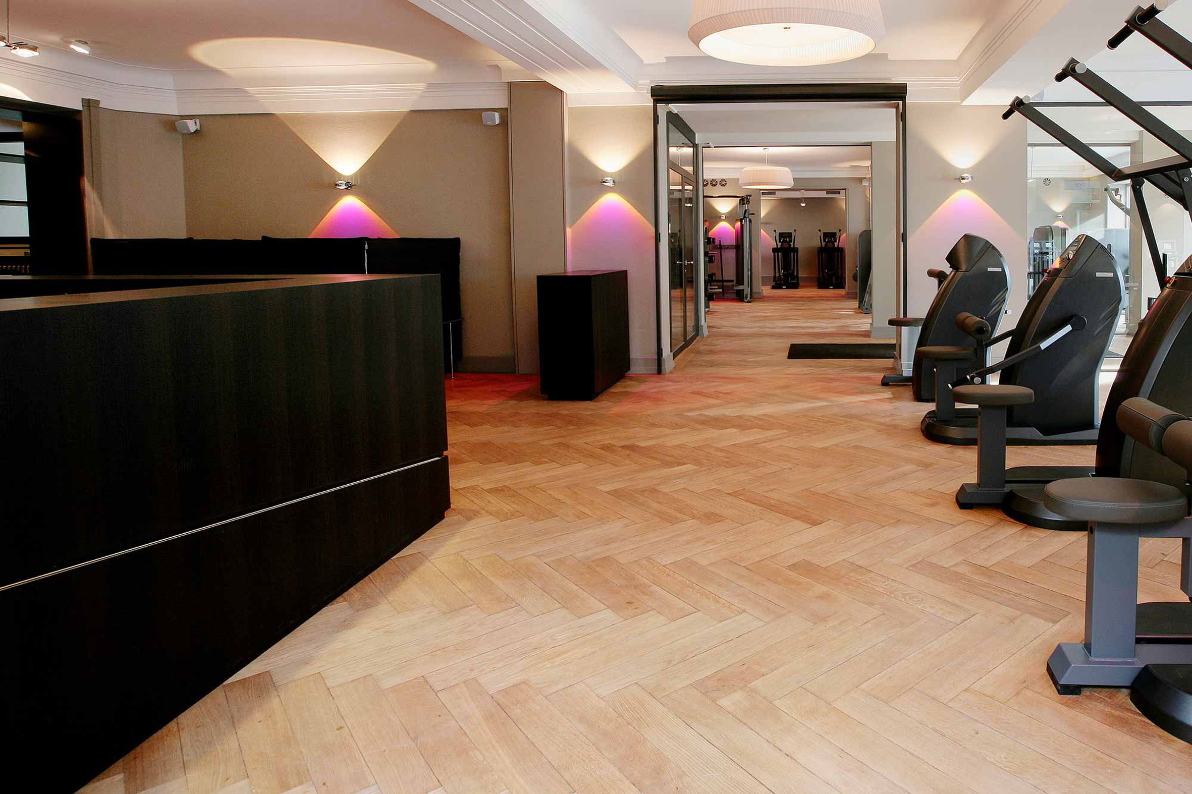 Pressemitteilung: Roser AG: Bestes Furnier für das Fitness-Studio ...